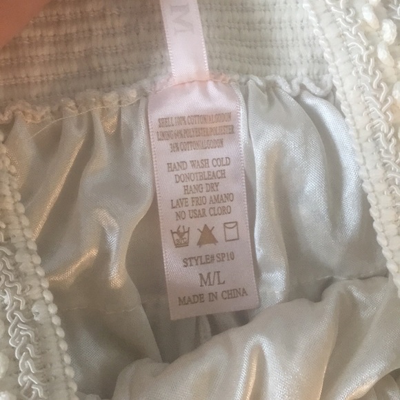 Cream Lace layered shorts - Picture 3 of 4